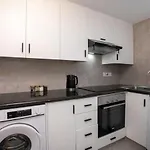 شقة Stunning & Cosy, Direct Pool Access, 2br, With Private Patio! Serenity Townhouse