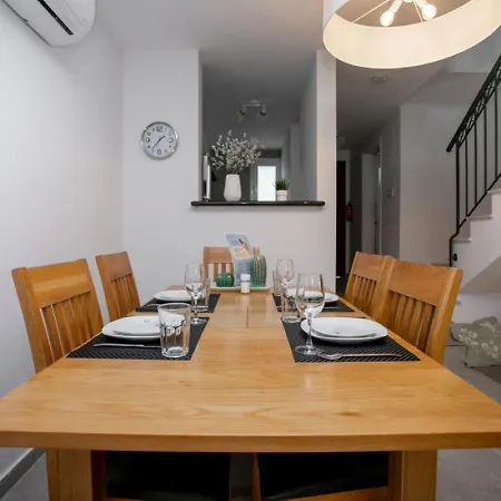 Stunning & Cosy, Direct Pool Access, 2br, With Private Patio! Serenity Townhouse Apartment Paphos