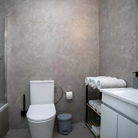 Stunning & Cosy, Direct Pool Access, 2br, With Private Patio! Serenity Townhouse