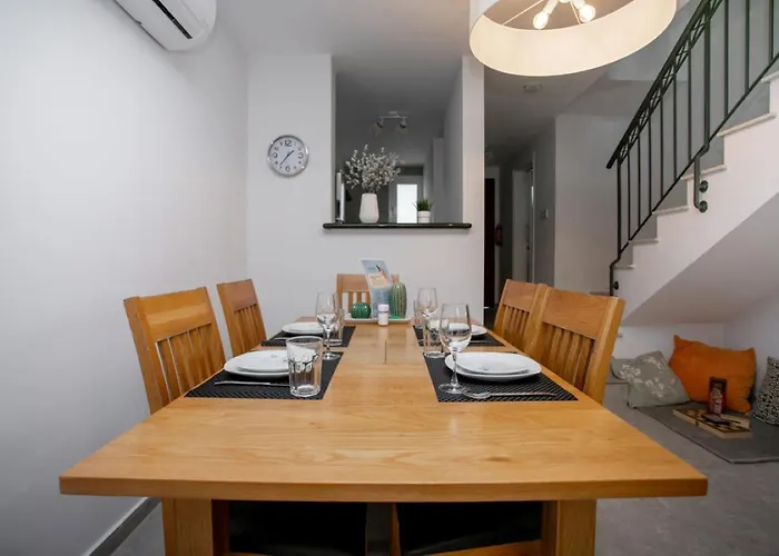 Stunning & Cosy, Direct Pool Access, 2br, With Private Patio! Serenity Townhouse Apartmán Paphos