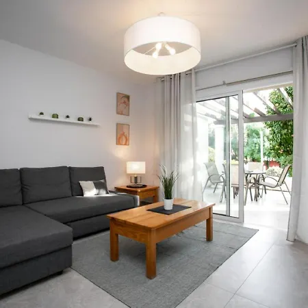 Stunning & Cosy, Direct Pool Access, 2br, With Private Patio! Serenity Townhouse * פאפוס