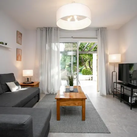 Апартаменты Stunning & Cosy, Direct Pool Access, 2br, With Private Patio! Serenity Townhouse Пафос